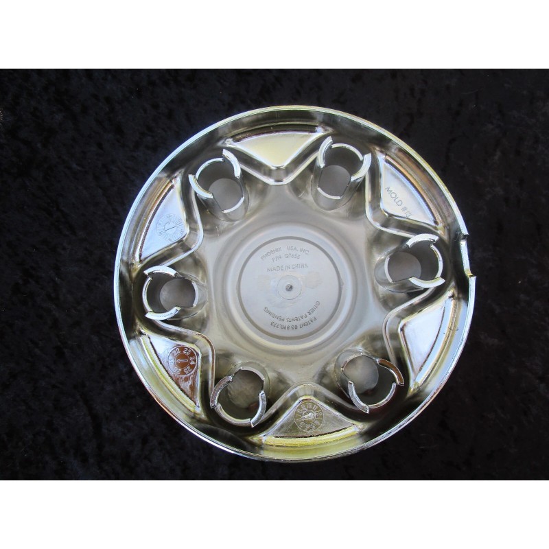 FEATHERLITE 6 Lug with 5.5" Bolt Circle Trailer Chrome Center