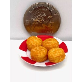 KFC KENTUCKY FRIED CHICKEN Ultra Rare KFC PLATE WITH 4 BISCUITS Zuru 5 Surprise Mini Brands
