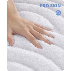 Color&Geometry White Bathroom Rugs Absorbent Bath Mat for Shower, 24 x 36 Non Slip Bath Rugs for Bathroom, Soft Washable Easy to Clean Bathmats Large Microfiber Bathroom Floor Mat