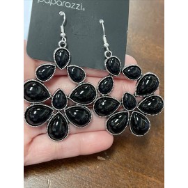 Paparazzi Earrings ~ In Crowd Couture - Black