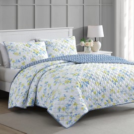 MARTHA STEWART King Size Quilt Bedding Set - 3 Piece, Soft Washed Microfiber, Printed Bedspread, Reversible, All Season, 1 Quilt, 2 King Pillow Shams, White & Blue, Maribel Floral Print