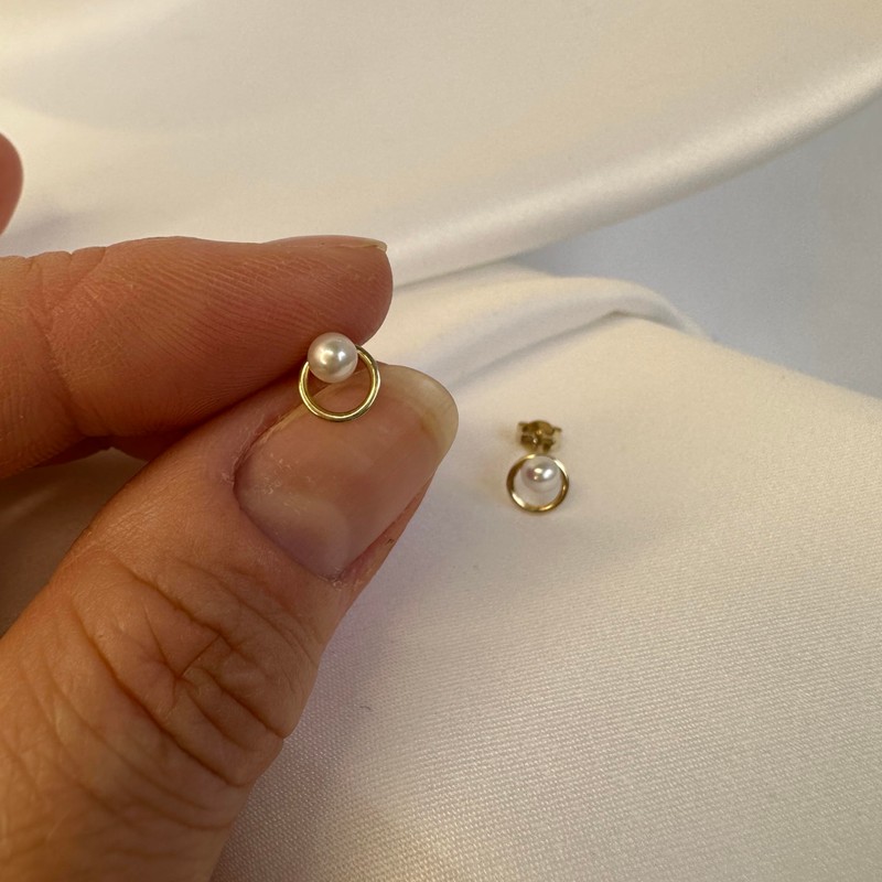 9ct Gold Freshwater Pearl Open Circle Stud Earrings