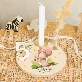 GRAVURZEILE Bedruckter Geburtstagsteller aus Holz - Waldtiere Hase - Personalisiert mit Name & Datum - inkl. Kerzenhalter, Glasvase & Zahlen 0-9 - Geschenk für Baby & Kinder zum Geburtstag