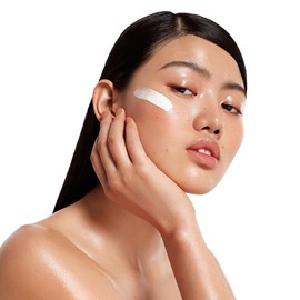 Ofra Vitamin C Cream | Antioxidant Face Cream with a Brightening Effect | Lightweight Moisturizer to Hydrate and Revitalize Skin | Evens Skin Tone and Fights Dark Spots | 2.2oz/60ml