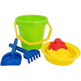 Idena 40241  Juego de juguetes de arena 6 piezas con cubo, colador, 2 moldes, rastrillo y pala pequeña, diferentes colores