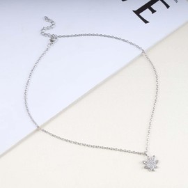 Allereya Vintage Crystal Maple Leaf Necklace Rhinestone Leaf Pendant Necklace Silver Cz Leaf Choker Necklace Boho Leaf Botanical Necklace Jewelry for Women and Girls