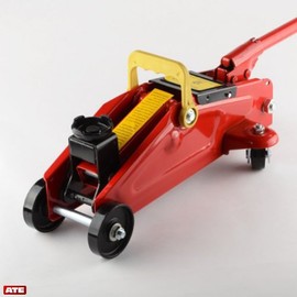 2 Ton Floor Jack with Hard Case Quick Release