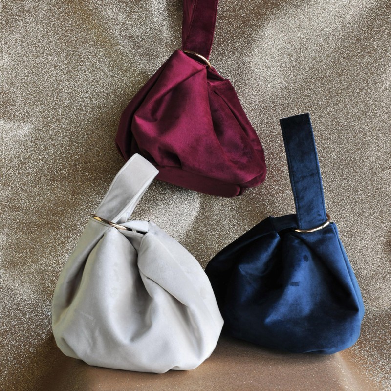 Bolso de mano pequeño de terciopelo con asa superior para