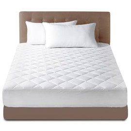 GC GAVENO CAVAILIA Extra Soft Quilted Mattress Protector, Fully Fitted Non Allergenic Luxury Cover, Breathable Hypoallregenic Easy Care Sheet Wrap, Polycotton, 30cm DEEP, Cot Bed