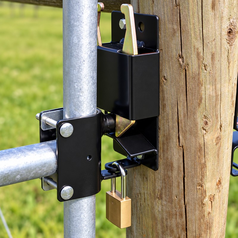 2-Way Farm Gate Latch for Livestock Fences – Heavy-Duty Lockable