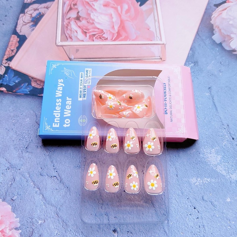 Bee Daisy Press on Nails Short Almond Nude Fake Nails