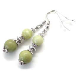 Ohrringe aus Edelstahl mit Taiwan Green Jade Perlen und Silber Messing Perlen