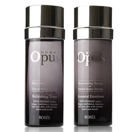 1 refreshing moisturizing skin toner and 1 lotion tailored to men's lifestyle