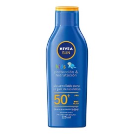 NIVEA SUN KIDS Protector Solar Corporal Protect & Moisture (125 ml), Loción Solar No Grasosa ni Pegajosa Ideal para la Piel Sensible de los Niños FPS 50+ Resistente al Agua