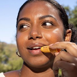 Burt's Bees - Bálsamo labial hidratante 100% natural, de cera de abejas original con vitamina E y aceite de menta - 4 tubos