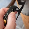 munkees Multi-Tool 13-in-1 Black Line IV, Multifunktionswerkzeug, Karabiner, Flaschenöffner, Edelstahl