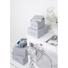 Bigso Box of Sweden KARIN Small Storage Box with Lid - Sturdy Organiser Made of Fibreboard and Paper in Linen Look - Practical Folding Box with Label Frame for Extra Storage Space - Light Grey