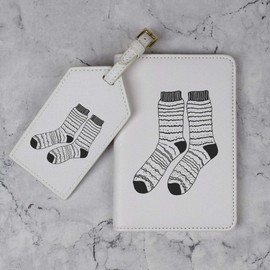 Azeeda 'Wool Socks' Passport Cover & Luggage Tag Travel Set (PA00030089)