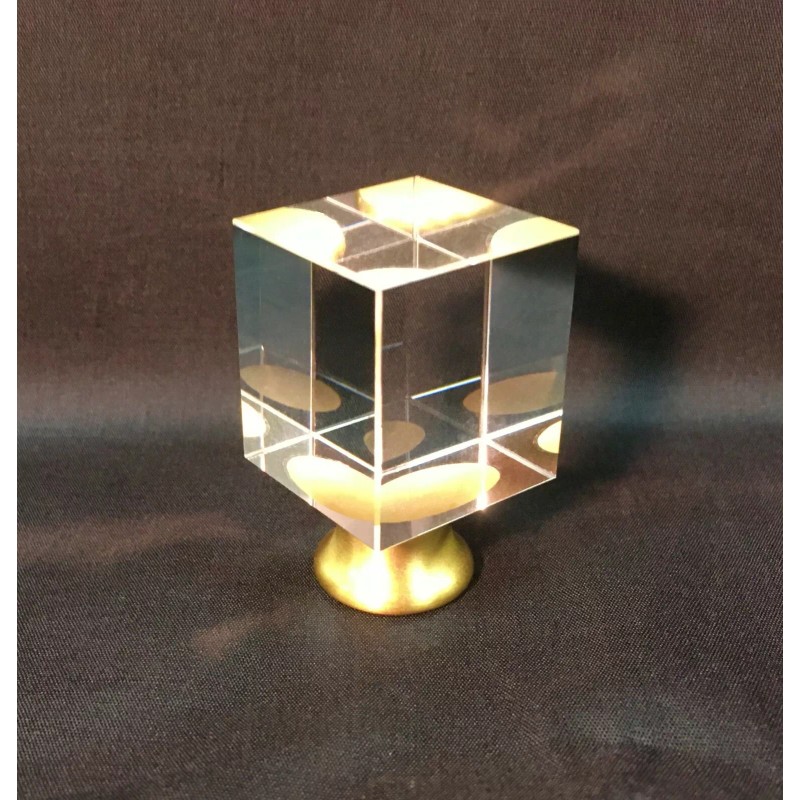 LITE ACCENTS Lamp Finial-Optic Crystal CUBE With Satin Brass Base
