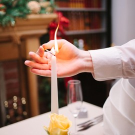 12 Pack Tall Taper Candles, Keismodye 25 cm (10 inch) Unscented Christmas Long Lasting Taper Candles for Dinner Table, Candlesticks, Advent, Vigil, Thanksgiving, Christmas Day (White)