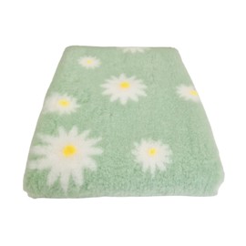WOOF AND PUP | Non Slip Vet Bedding | Daisy Flower Pattern | Machine Washable | UK Manufactured | Non-slip | Dog Bed | Whelping | Vet Bed (Mint Green Daisy, Small 50cm x 75cm (20" x 30"))