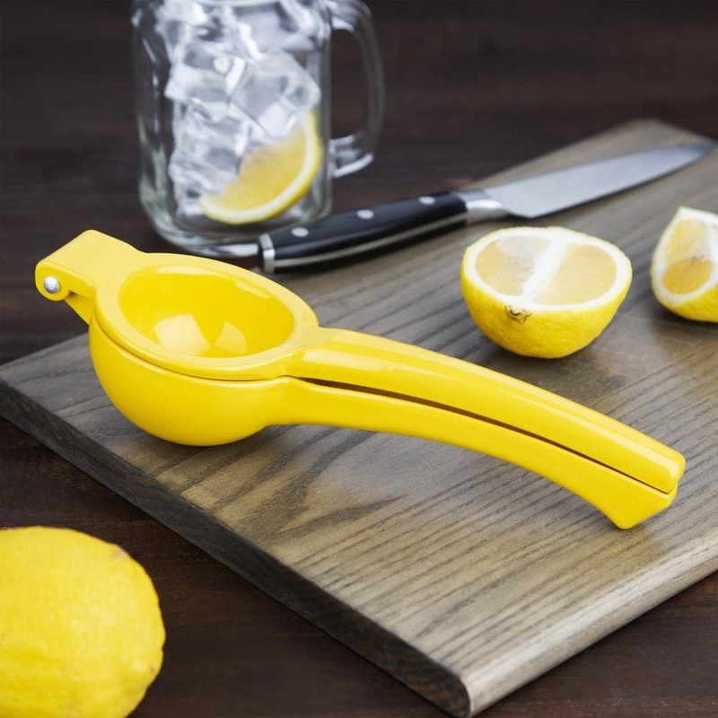 Manual lemon squeezer
