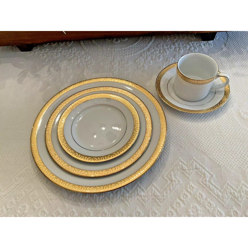 Royal Gallery "Gold Buffet" 5 piece Place Setting ~ 1991