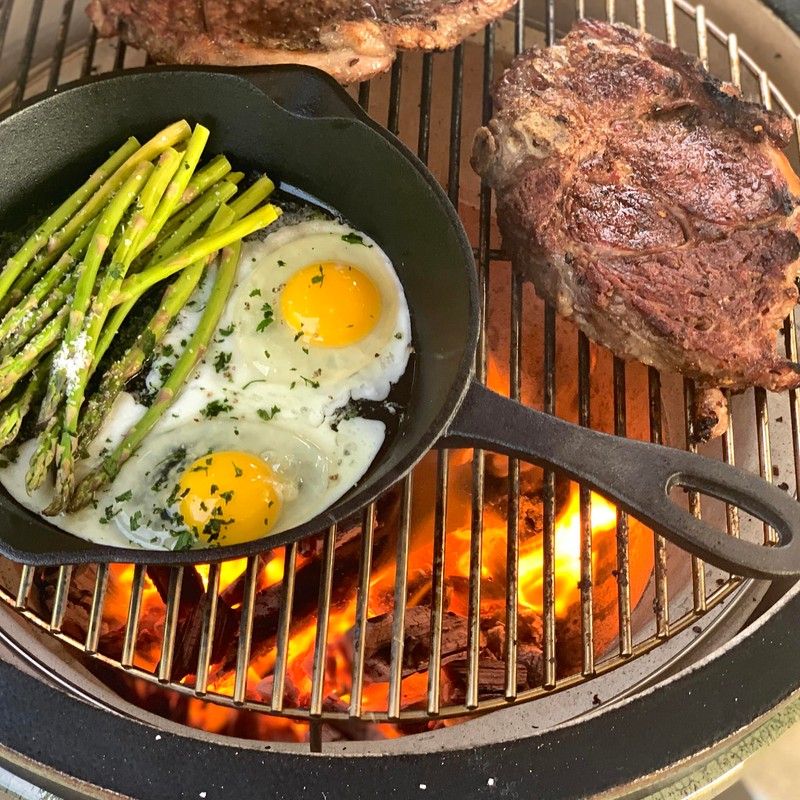 Bayou Classic 7451 10-in and 12-in Cast Iron Skillet Set