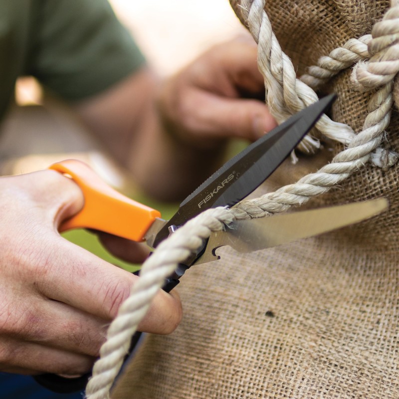 Fiskars Garden Scissors, 7-in-1 Garden Shears Multi-Tool with Sheath, Great