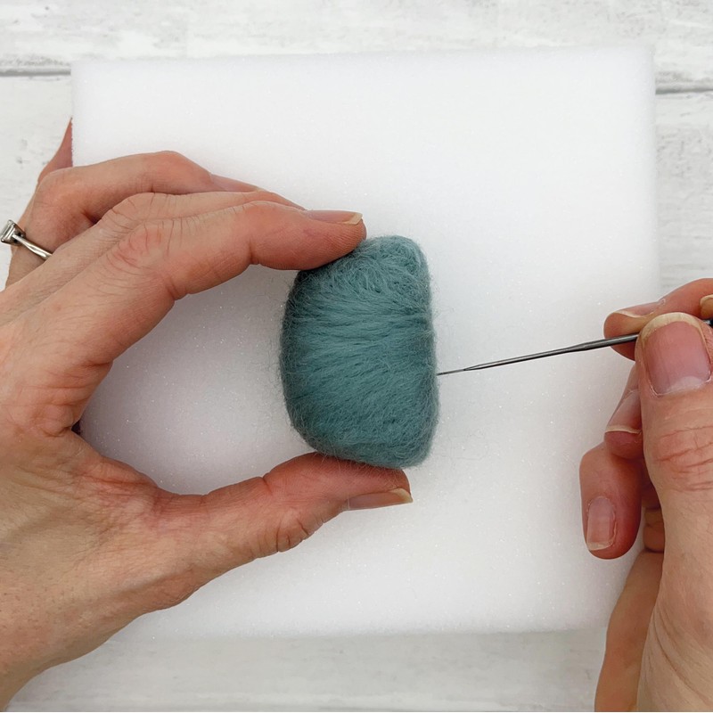 Bergin & Bath Needle Felting Kit, Whales. Make a Pair