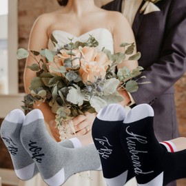 GJTIM Husband To Be Wife To Be Socks for The New Weds Bride and Groom Couple Gift Engagement Gift for Fiance Fiancee (Husband/Wife To Be)
