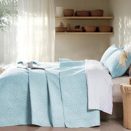 WURUIBO Full/Queen Quilt Set Sky Blue, Microfiber Lightweight Bedspreads, Ultrasonic Embossed Solid Coverlet, Thin Bedding Set for All Season, Soft Breathable Bed Cover(1 Quilt, 2 Pillow Shams)