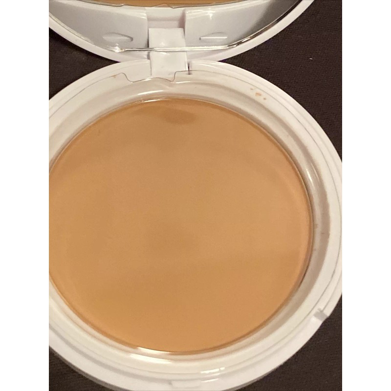 Winky Lux Diamond Infused Pressed Powder are a girls best