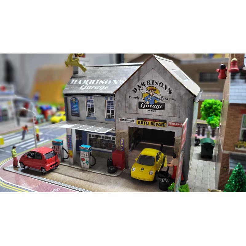 The CityBuilder O gauge 7mm 1:43 scale Model Railway Building