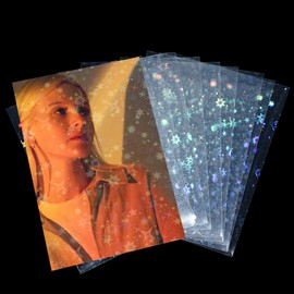 AOZUO Pack of 100 Laser Card Sleeves, Photocard Sleeves, 61 x 88 mm Kpop Photocard Soft Sleeves Photo Card Sleeves Transparent Card Protector Film Photo Card Case for Trading Cards Photo Cards (Heart)