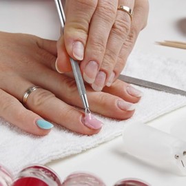 Uonlytech Juego de 4 Herramientas Triangulares para Limpiar Cutículas Y Uñas, con Cuchara Empujadora Triangular, Limpiador de Uñas, Alicate para Cutíc