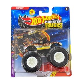 Hot Wheels Monster Trucks Bigfoot, Leading Legends Series, Diecast Vehicle with Crushed Car, 1/7