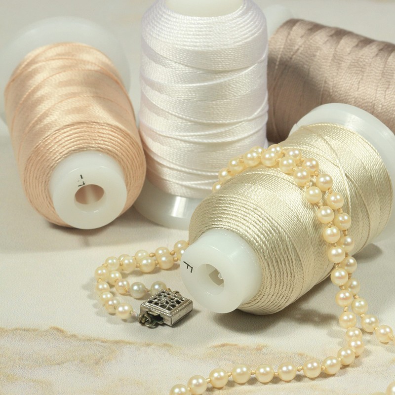 The Beadsmith Cordón de Seda Pura – Granate, tamaño E