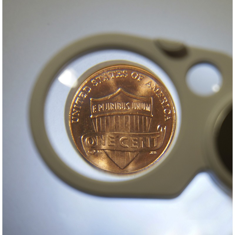 SE Dual 3x and 14x Illuminated Folding Magnifier - MB6115-3X