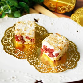 LIFKOME Pack of 100 Oil-Absorbing Lace Paper Pads for Cakes Round Disposable Packaging Pads for Cakes and Desserts for Celebrations Weddings and More