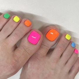 Summer Toe Press on Nails Rainbow Color Fake Toenails Acrylic Press on Toenails Short Square Glossy Full Covers Summer Glue on Toenails Stick on Nails Seamless Fit False Toe Nails for Women and Girls
