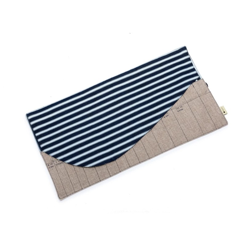 Della Q Needle Case, Coral, 25x15cm