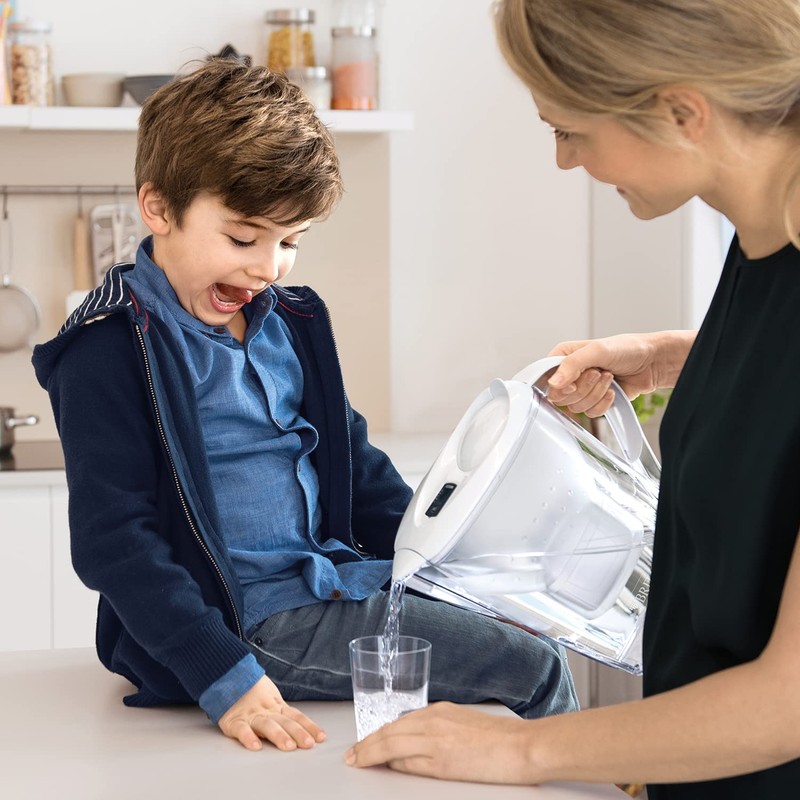 BRITA Marella fridge water filter jug for reduction of chlorine,