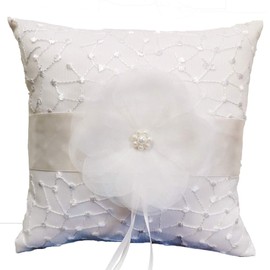 Ringkissen für die Hochzeit mit Blüte in Creme, Kissen für Trauringe mit Perlen und Stickerei, 18,5 x 18 cm
