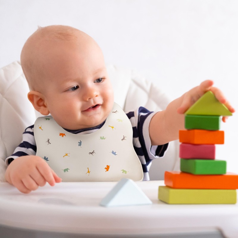 Kushies SiliBib - Babero de silicona impermeable, color blanco