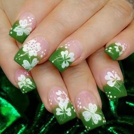 24Pcs St.Patrick’s Day Press on Nails CEWEWP Short Green Square Fake Nail Green Clover False Nails Shamrock Lucky Nail Design Full Cover Fake Nails Glue on Nail Patrick’s Day Acrylic Nails Decoration