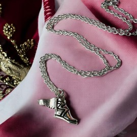 PRINCESS CUTENESS STORE Percy Jackson Camp Half Blood Winged Shoe Olympian Demigod Silver Tone Necklace, Medium, Brass, No Gemstone