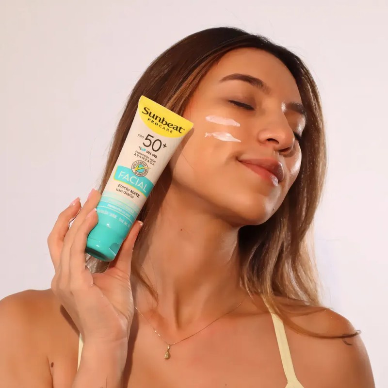 Protector Solar Facial FPS 50+ Efecto Mate x 90g Sunbeat