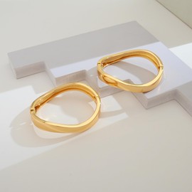 WOWORAMA 2 Pcs Chunky Bangle Bracelets Set for Women Trendy Chunky Gold Bracelet Stack Polished Wave Open Hinged Bangle Bracelet Stackable Gold Statement Bracelets, One Size, Alloy, no gemstone