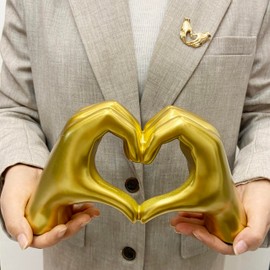 YDLGJMCZ Large Heart Hands Sculpture with 2 Pcs Heart Hand Brooch，Hearts Hand Love Gesture Hand Sculpture Home Office Decor Statue (Gold Color)
